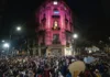 La Justicia advirtió a Cristina que podría revocar el arresto domiciliario por las manifestaciones en la puerta de su casa La Justicia advirtió a Cristina que podría revocar el arresto domiciliario por las manifestaciones en la puerta de su casa