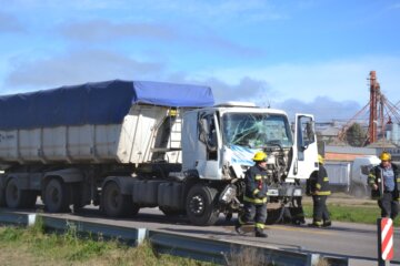 Accidente sobre la Ruta 33: un camión impactó contra otro en ruta 33 Accidente sobre la Ruta 33: un camión impactó contra otro en ruta 33