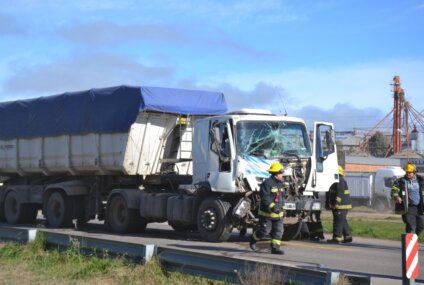 Accidente sobre la Ruta 33: un camión impactó contra otro en ruta 33 Accidente sobre la Ruta 33: un camión impactó contra otro en ruta 33