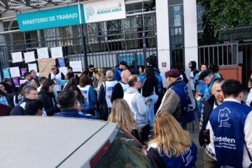 Docentes reclamaron «urgente recomposición salarial» tras las paritarias sin oferta de la Provincia Docentes reclamaron «urgente recomposición salarial» tras las paritarias sin oferta de la Provincia