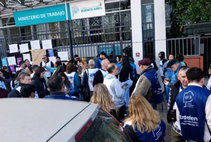 Docentes reclamaron «urgente recomposición salarial» tras las paritarias sin oferta de la Provincia Docentes reclamaron «urgente recomposición salarial» tras las paritarias sin oferta de la Provincia