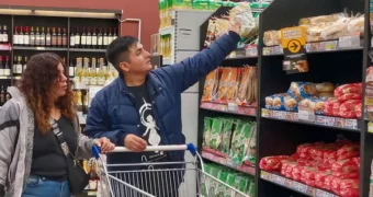 El consumo privado bajó en agosto y registró su novena caída interanual consecutiva El consumo privado bajó en agosto y registró su novena caída interanual consecutiva