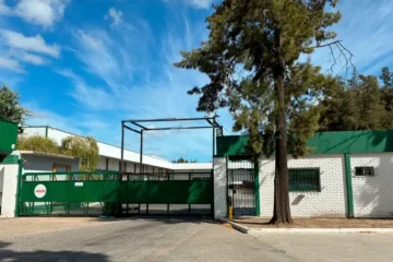 Cresta Roja volvió a paralizar su producción por salarios adeudados y crece la incertidumbre Cresta Roja volvió a paralizar su producción por salarios adeudados y crece la incertidumbre
