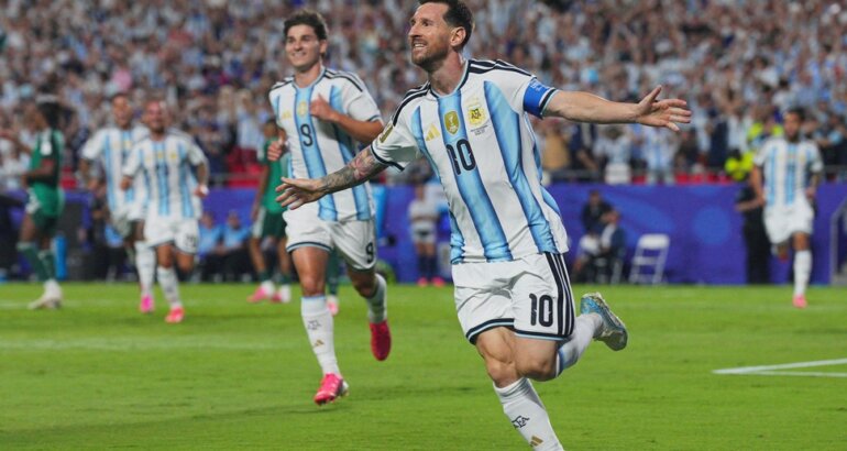 Con Messi en Modo Mundial, Argentina goleó a Argelia en el debut de la defensa del título Con Messi en Modo Mundial, Argentina goleó a Argelia en el debut de la defensa del título