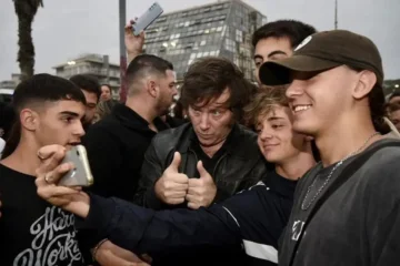 Voto joven: La Libertad Avanza impulsa bajar a los 18 años la edad para poder ser concejal Voto joven: La Libertad Avanza impulsa bajar a los 18 años la edad para poder ser concejal