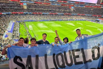 El gesto de la hinchada argentina que tuvo como protagonista a un joven de Salliqueló que perdió la billetera en el Mundial El gesto de la hinchada argentina que tuvo como protagonista a un joven de Salliqueló que perdió la billetera en el Mundial