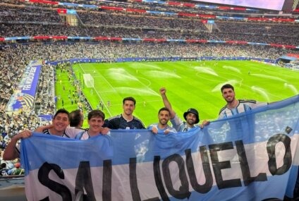 El gesto de la hinchada argentina que tuvo como protagonista a un joven de Salliqueló que perdió la billetera en el Mundial El gesto de la hinchada argentina que tuvo como protagonista a un joven de Salliqueló que perdió la billetera en el Mundial