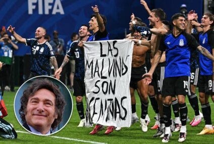 Milei consideró «válido y lícito» el gesto de los jugadores con la bandera de Malvinas y no viajará a la final del Mundial para seguirla desde Olivos por cábala Milei consideró «válido y lícito» el gesto de los jugadores con la bandera de Malvinas y no viajará a la final del Mundial para seguirla desde Olivos por cábala
