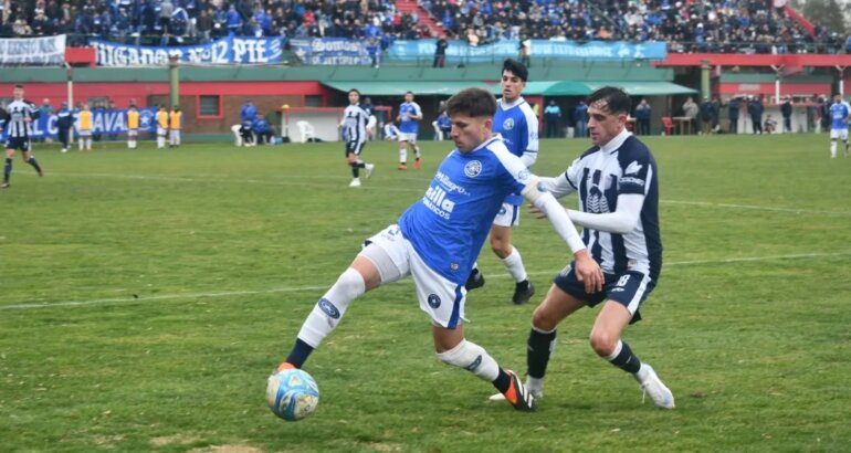 Racing de Carhué y Sarmiento de Pigüé definen al ganador del Apertura de la Liga Regional Racing de Carhué y Sarmiento de Pigüé definen al ganador del Apertura de la Liga Regional