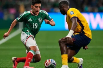 México derrotó a Ecuador con un sólido 2 a 0 y lo sacó del Mundial México derrotó a Ecuador con un sólido 2 a 0 y lo sacó del Mundial