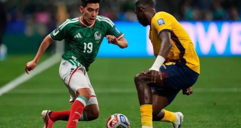 México derrotó a Ecuador con un sólido 2 a 0 y lo sacó del Mundial México derrotó a Ecuador con un sólido 2 a 0 y lo sacó del Mundial