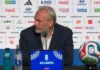 Insólito: al entrenador de Congo le avisaron de la muerte de su padre en conferencia de prensa Insólito: al entrenador de Congo le avisaron de la muerte de su padre en conferencia de prensa