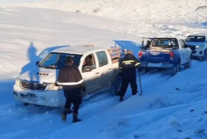 Rescataron a una pareja que sobrevivió más de 24 horas atrapada a -22°C en la nieve de Santa Cruz Rescataron a una pareja que sobrevivió más de 24 horas atrapada a -22°C en la nieve de Santa Cruz