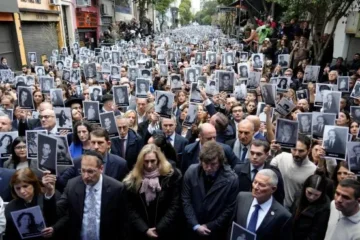 A 32 años del atentado, el presidente de AMIA apuntó contra la Justicia y pidió reforzar la seguridad en la Triple Frontera ante la amenaza iraní A 32 años del atentado, el presidente de AMIA apuntó contra la Justicia y pidió reforzar la seguridad en la Triple Frontera ante la amenaza iraní