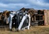Un camión volcó tras un choque con otro transporte sobre la Ruta 33 entre Pigüé y Espartillar Un camión volcó tras un choque con otro transporte sobre la Ruta 33 entre Pigüé y Espartillar