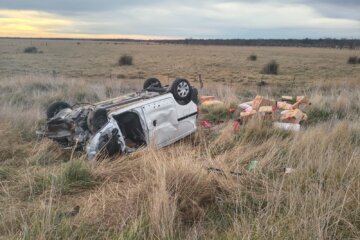 Cuatro heridos tras un choque entre una camioneta y una Kangoo en la ruta provincial 1 Cuatro heridos tras un choque entre una camioneta y una Kangoo en la ruta provincial 1