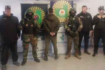 Desbaratan un kiosco de drogas en Riglos: secuestran marihuana, un arma y municiones Desbaratan un kiosco de drogas en Riglos: secuestran marihuana, un arma y municiones