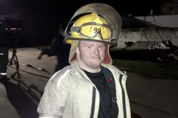 Santiago Sequeira: el bombero voluntario con síndrome de Down de Daireaux que inspira con su vocación de servicio Santiago Sequeira: el bombero voluntario con síndrome de Down de Daireaux que inspira con su vocación de servicio