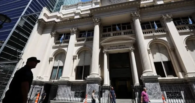 Para contener el dólar, el Banco Central redujo las compras de reservas al nivel más bajo en lo que va del año Para contener el dólar, el Banco Central redujo las compras de reservas al nivel más bajo en lo que va del año