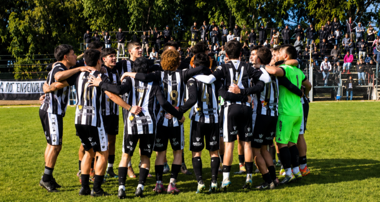 Blanco y Negro venció a Deportivo Rivera y se quedó con el Torneo Apertura de Reserva Blanco y Negro venció a Deportivo Rivera y se quedó con el Torneo Apertura de Reserva