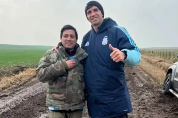 Dibu Martínez quedó varado en un camino rural y tuvo que ser rescatado por vecinos Dibu Martínez quedó varado en un camino rural y tuvo que ser rescatado por vecinos