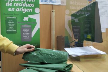Buscan reducir un 30% los residuos del basural de Carhué con un plan de reciclado con apoyo de empresarios y el Taller Protegido Buscan reducir un 30% los residuos del basural de Carhué con un plan de reciclado con apoyo de empresarios y el Taller Protegido