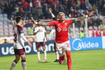 Cienciano goleó a Lanús y lo eliminó de la Copa Sudamericana Cienciano goleó a Lanús y lo eliminó de la Copa Sudamericana