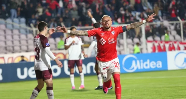 Cienciano goleó a Lanús y lo eliminó de la Copa Sudamericana Cienciano goleó a Lanús y lo eliminó de la Copa Sudamericana