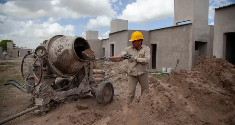 En mayo repuntó la construcción, mientras que la industria anotó una nueva caída En mayo repuntó la construcción, mientras que la industria anotó una nueva caída