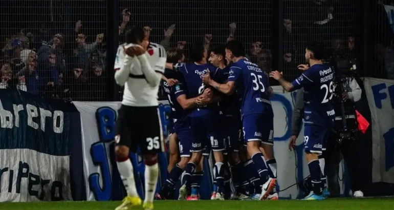 Con gol del suarense Alexis Steimbach, Gimnasia venció a River en el Bosque Con gol del suarense Alexis Steimbach, Gimnasia venció a River en el Bosque