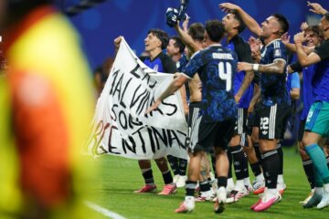 Con Malvinas en la cancha y «un minuto de silencio a los ingleses que están muertos»: el festejo de la Selección Con Malvinas en la cancha y «un minuto de silencio a los ingleses que están muertos»: el festejo de la Selección