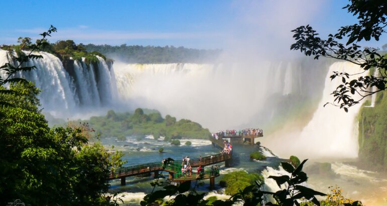 El río Iguazú volvió a crecer y cerraron el acceso a la Garganta del Diablo El río Iguazú volvió a crecer y cerraron el acceso a la Garganta del Diablo
