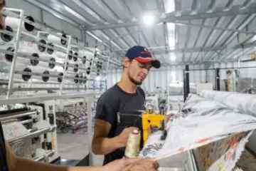 La industria textil no encuentra piso: la actividad cayó 22,2% en abril y las fábricas trabajan al 42% de su capacidad La industria textil no encuentra piso: la actividad cayó 22,2% en abril y las fábricas trabajan al 42% de su capacidad