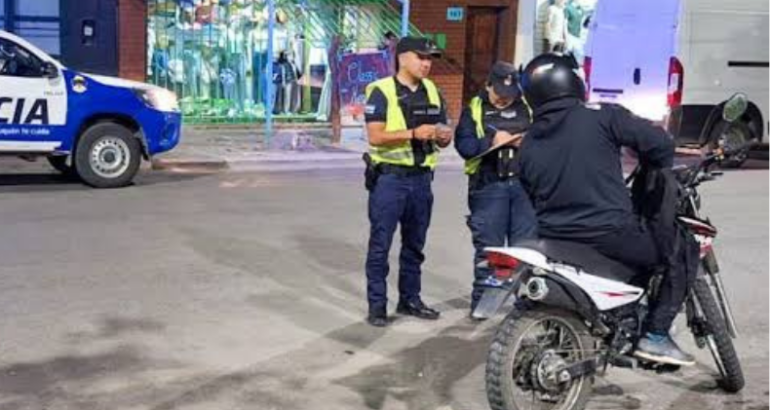 Tolerancia cero a los ruidos molestos: Adolfo Alsina endurece las sanciones contra motos y autos con escapes modificados Tolerancia cero a los ruidos molestos: Adolfo Alsina endurece las sanciones contra motos y autos con escapes modificados