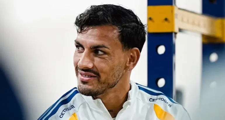 Paredes volvió a Boca y ya se entrenó a la par de sus compañeros Paredes volvió a Boca y ya se entrenó a la par de sus compañeros