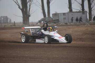 Regresan las categorías ACAS a Carhué: el automovilismo regional vuelve a rugir en el circuito «Héroes de Malvinas» Regresan las categorías ACAS a Carhué: el automovilismo regional vuelve a rugir en el circuito «Héroes de Malvinas»