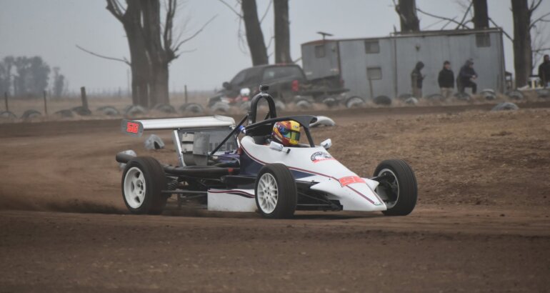 Regresan las categorías ACAS a Carhué: el automovilismo regional vuelve a rugir en el circuito «Héroes de Malvinas» Regresan las categorías ACAS a Carhué: el automovilismo regional vuelve a rugir en el circuito «Héroes de Malvinas»