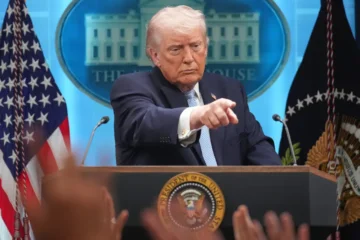 Trump incluyó a Argentina en una nueva suba de aranceles a escala global Trump incluyó a Argentina en una nueva suba de aranceles a escala global