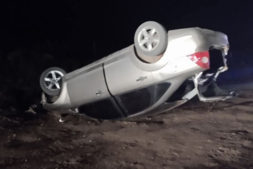 Vuelco durante la madrugada en el camino real entre San Miguel Arcángel y Colonia Lapin Vuelco durante la madrugada en el camino real entre San Miguel Arcángel y Colonia Lapin