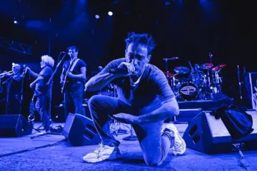 Los Fabulosos Cadillacs llegan a Bahía Blanca en una noche cargada de himnos del Rock Nacional Los Fabulosos Cadillacs llegan a Bahía Blanca en una noche cargada de himnos del Rock Nacional
