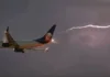 Un vuelo con 180 pasajeros fue alcanzado por un rayo y debió volver a Neuquén Un vuelo con 180 pasajeros fue alcanzado por un rayo y debió volver a Neuquén