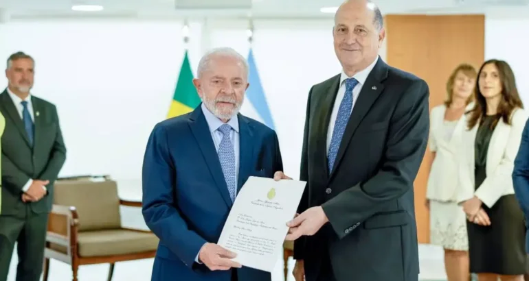 Brasil pidió la salida del embajador argentino del vecino país y profundiza la crisis diplomática con Milei Brasil pidió la salida del embajador argentino del vecino país y profundiza la crisis diplomática con Milei