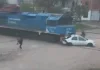 Terror en las vías: Cinco personas escaparon de un auto segundos antes de que lo arrollara un tren y una mujer quedó atrapada Terror en las vías: Cinco personas escaparon de un auto segundos antes de que lo arrollara un tren y una mujer quedó atrapada