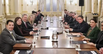 El Gobierno evalúa decretar asueto durante la visita del Papa a la Argentina El Gobierno evalúa decretar asueto durante la visita del Papa a la Argentina