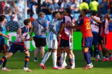 Duras sanciones para la Selección Argentina, Paredes y Molina por los incidentes tras la final del Mundial Duras sanciones para la Selección Argentina, Paredes y Molina por los incidentes tras la final del Mundial