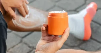 ANMAT prohibió el uso y la distribución de una de las cremas más vendidas para los dolores musculares ANMAT prohibió el uso y la distribución de una de las cremas más vendidas para los dolores musculares