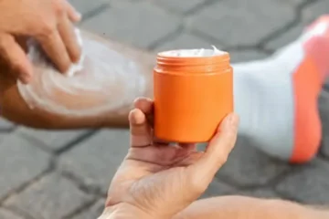 ANMAT prohibió el uso y la distribución de una de las cremas más vendidas para los dolores musculares ANMAT prohibió el uso y la distribución de una de las cremas más vendidas para los dolores musculares