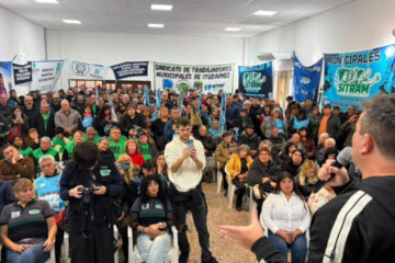 Municipales bonaerenses lanzan un «plan de lucha total, permanente y prolongado» por salarios en toda la provincia Municipales bonaerenses lanzan un «plan de lucha total, permanente y prolongado» por salarios en toda la provincia