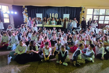 Un siglo haciendo escuela: la Primaria N° 12 de Rivera celebró sus 100 años junto a toda la comunidad Un siglo haciendo escuela: la Primaria N° 12 de Rivera celebró sus 100 años junto a toda la comunidad