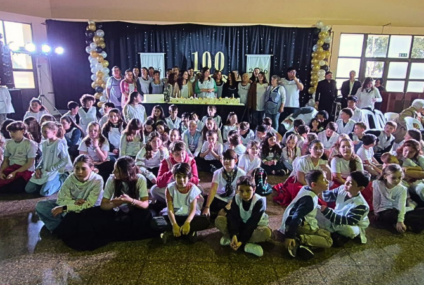 Un siglo haciendo escuela: la Primaria N° 12 de Rivera celebró sus 100 años junto a toda la comunidad Un siglo haciendo escuela: la Primaria N° 12 de Rivera celebró sus 100 años junto a toda la comunidad